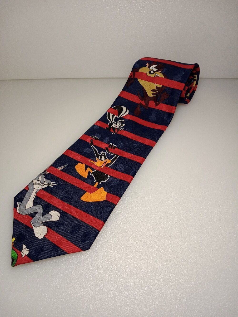 Looney Tunes Mania Vintage 1995 Navy & Red Men's Neck Tie 54" long 4" wide